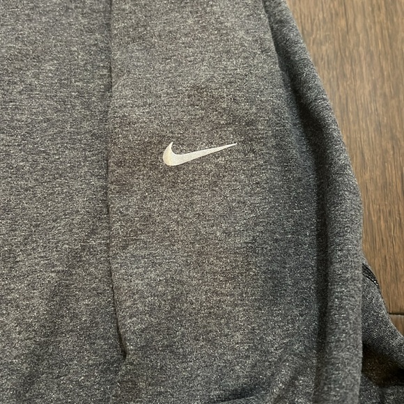 Xs Dri-fit gray sweatshirt xs - Picture 3 of 3